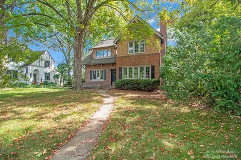 516 Fairview Cir, Ypsilanti, MI 48197