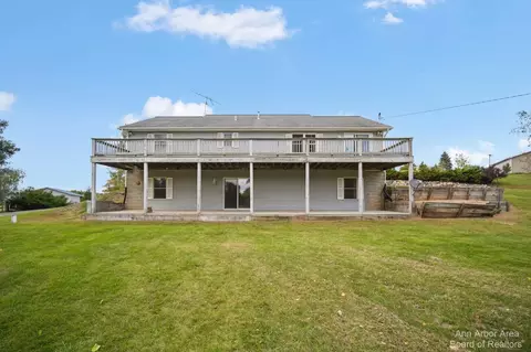 124 Deer Ridge Ln, Brooklyn, MI 49230