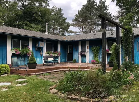 325 W Delhi Rd, Ann Arbor, MI 48103