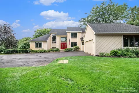 354 Crestway Ct, Saline, MI 48176