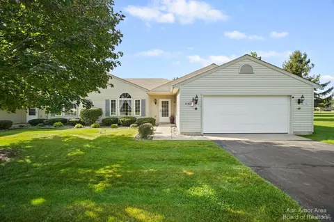 1701 Stillwater Dr, Tecumseh, MI 49286