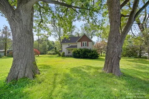 10060 Willow Rd, Willis, MI 48191
