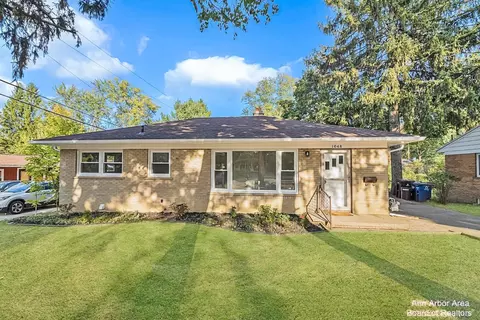 1048 Morningside Dr, Ann Arbor, MI 48103