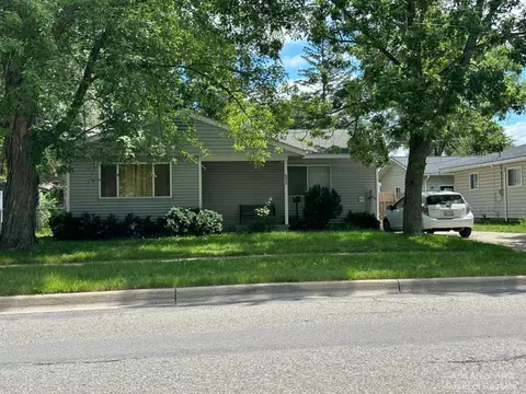 525 Wilkinson St, Chelsea, MI 48118