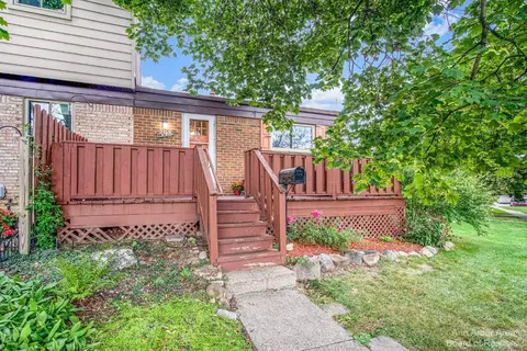 598 Lambkins Rd, Saline, MI 48176