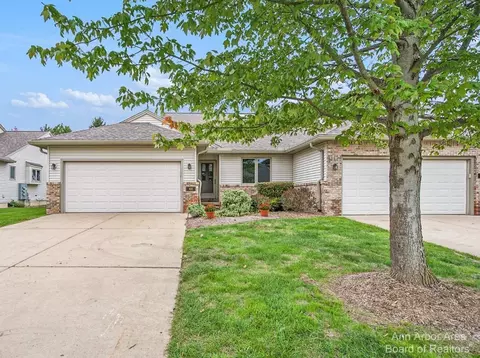 418 Cottonwood Ln, Saline, MI 48176