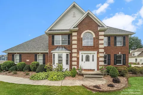 5517 E Dartmoor Dr, Monroe, MI 48161