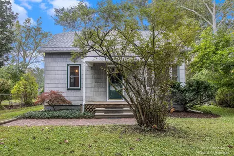 2906 Sharon Dr, Ann Arbor, MI 48108