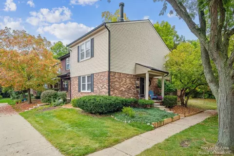 3466 Burbank Dr, Ann Arbor, MI 48105
