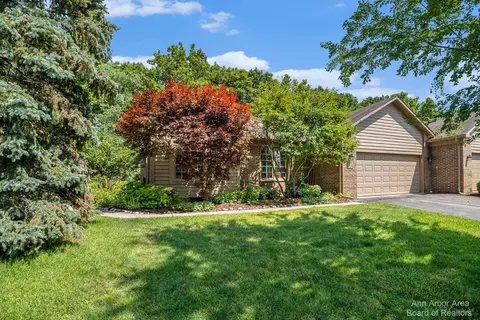 4702 Mulberry Woods Cir, Ann Arbor, MI 48105