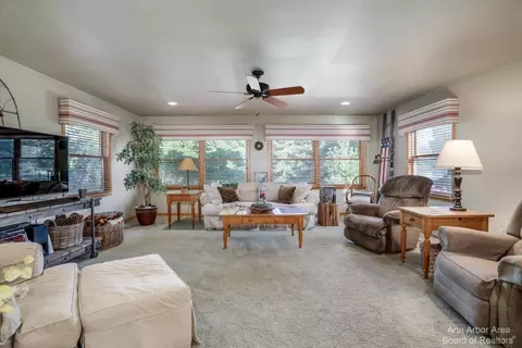 2367 Strieter Rd, Ann Arbor, MI 48103 photo 17