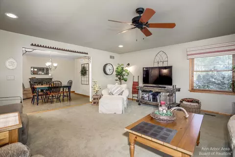 2367 Strieter Rd, Ann Arbor, MI 48103 photo 16