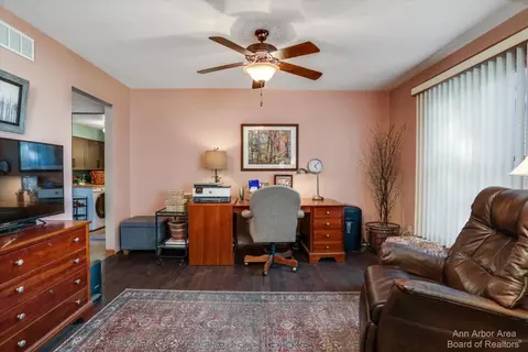 2367 Strieter Rd, Ann Arbor, MI 48103 photo 10