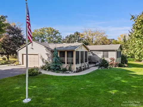 2367 Strieter Rd, Ann Arbor, MI 48103 photo 2