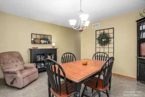 2367 Strieter Rd, Ann Arbor, MI 48103 photo 14
