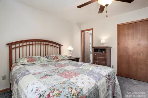 2367 Strieter Rd, Ann Arbor, MI 48103 photo 24