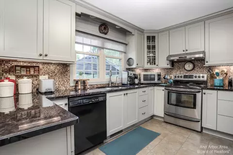 2367 Strieter Rd, Ann Arbor, MI 48103 photo 12