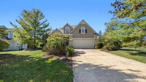 3872 Steamboat Ct, Ann Arbor, MI 48108