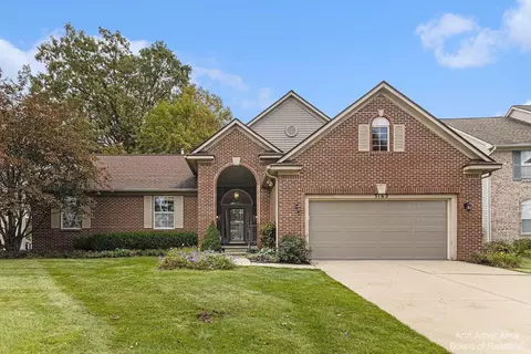 3162 Birchwood Ct, Ann Arbor, MI 48105