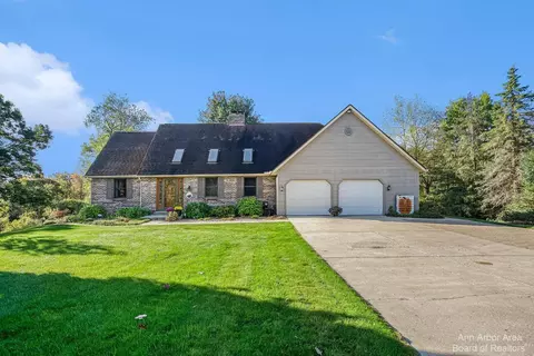 3085 Chisholm Trl, Chelsea, MI 48118