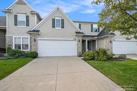 174 Burwyck Park Dr, Saline, MI 48176