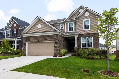 741 Groveland Cir, Ann Arbor, MI 48108