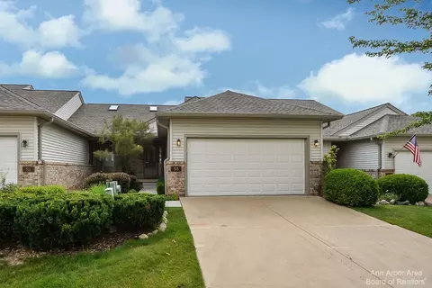 515 Sycamore Cir, Saline, MI 48176