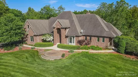 5414 Waldenhill Ct, MI 48198