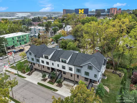 105 W Davis Ave, Ann Arbor, MI 48103