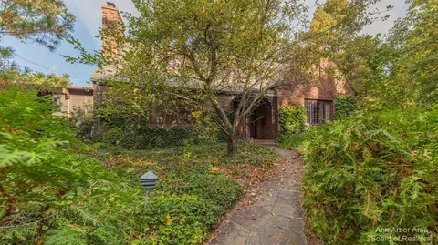 1100 Berkshire Rd, Ann Arbor, MI 48104