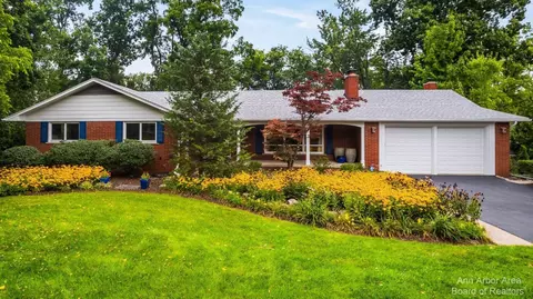 2721 Bedford Rd, Ann Arbor, MI 48104