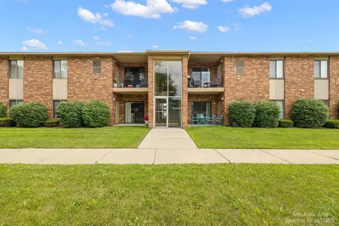 43243 Cape Dr #6, Sterling Heights, MI 48313