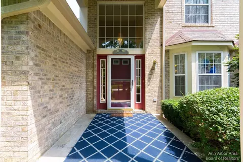 6570 Woodvine Dr, Chelsea, MI 48118