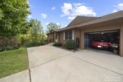 11872 Lexington Dr, South Lyon, MI 48178