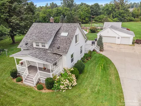 9565 Willis Rd, Willis, MI 48191
