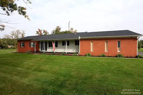 11205 N Adrian Hwy, Clinton, MI 49236