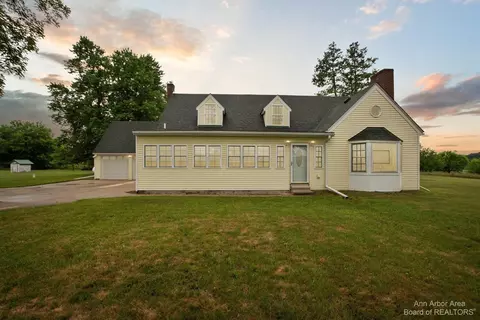 8890 Portage Lake Rd, Munith, MI 49259