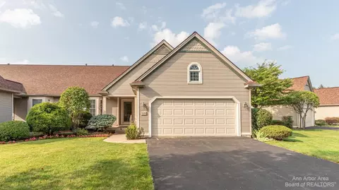 121 Willow Ct, Chelsea, MI 48118