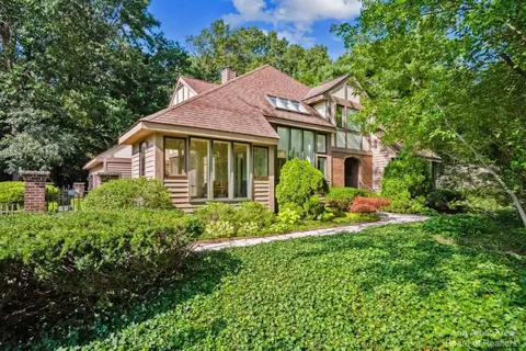 5424 Pine View Dr, Ypsilanti, MI 48197