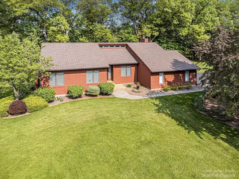 6150 Green Ct, Chelsea, MI 48118