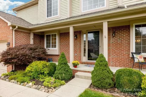 381 Fairways Ln, Chelsea, MI 48118