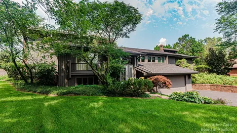 707 Ridgemont Ln, Ann Arbor, MI 48103