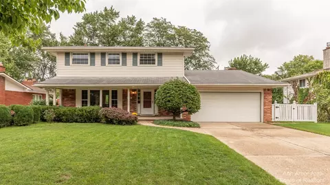 2827 Briarcliff St, Ann Arbor, MI 48105