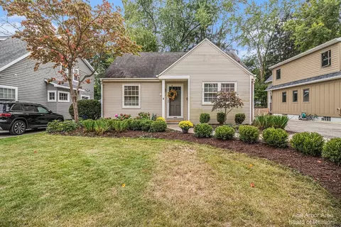1803 Charlton Ave, Ann Arbor, MI 48103