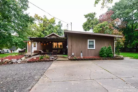 537 Oakdale, Chelsea, MI 48118