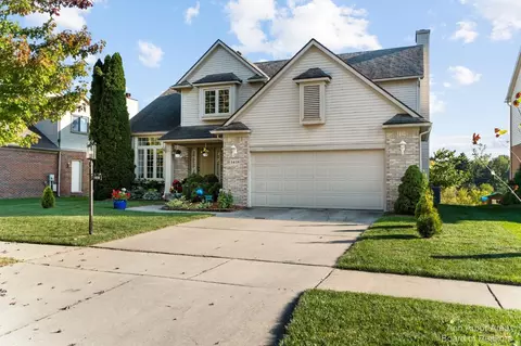 1418 N Hidden Creek Dr, Saline, MI 48176
