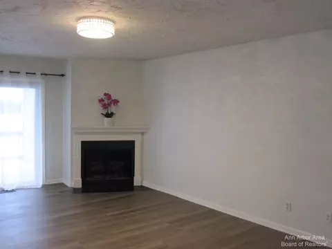 1741 Cliffs Lndg #301F, Ypsilanti, MI 48198