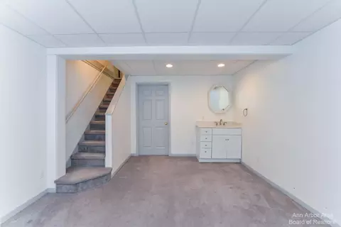 2 Ridgemor Dr, Ann Arbor, MI 48103 photo 69