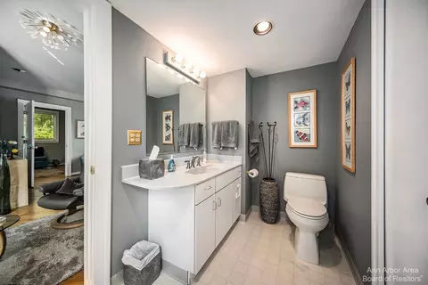 2 Ridgemor Dr, Ann Arbor, MI 48103 photo 85