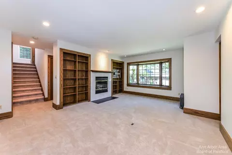2 Ridgemor Dr, Ann Arbor, MI 48103 photo 17
